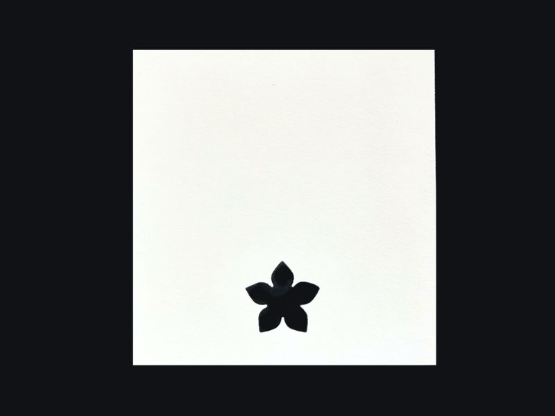 水溶紙の穴あけ加工例（花型）